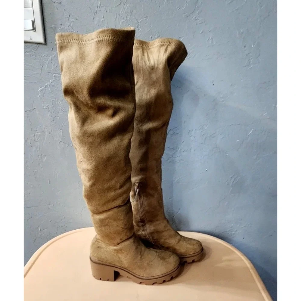 Wild Diva Lounge Women's Over‎ The Knee Lug Sole Tan boots Size 6.5 Faux Suede